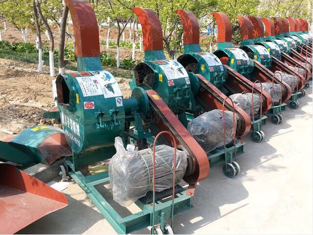 揉搓機所有旋轉件必須安裝防護罩；喂（wèi）入口距刀軸軸線距離