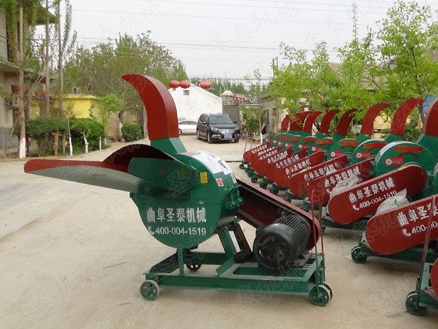 小型秸稈（gǎn）揉搓機使物料經加工（gōng）後，成品秸稈呈細（xì）絲條形狀，符合牲口采食習（xí）性