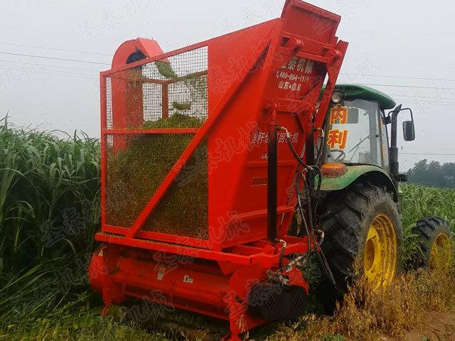 行走式（shì）秸稈回收機主要由（yóu）喂（wèi）入機（jī）構，切碎（suì）拋送機（jī）構、行走和防護裝置（zhì）等部分組成（chéng）