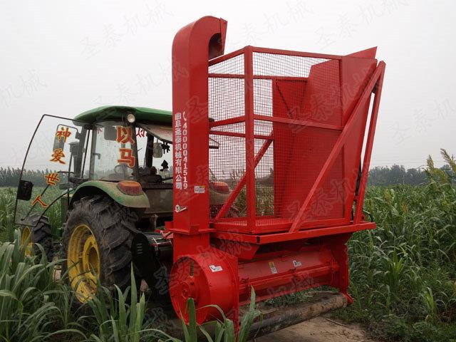 玉米秸稈回收機集切碎、撿（jiǎn）拾、打捆於一體。體積小、重量輕、結（jié）構緊湊