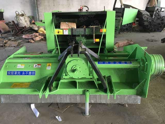 回收（shōu）式打捆機打捆時自動引繩，自動拾取（qǔ）麥草，自動打（dǎ）捆