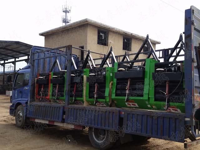 自走式稻草打捆機的包膜是比較厚的，每捆可以（yǐ）達到2-6層的（de）包膜