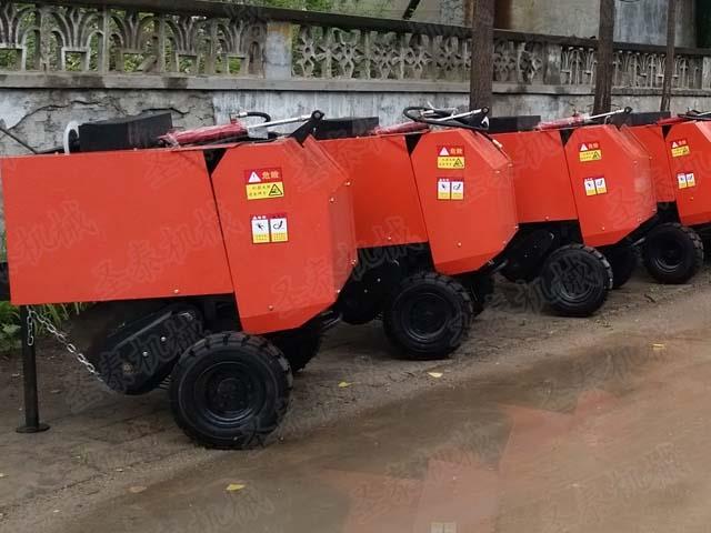 秸稈打捆為一年四季喂畜提供了方便，而且還（hái）可以隨地堆放（fàng）