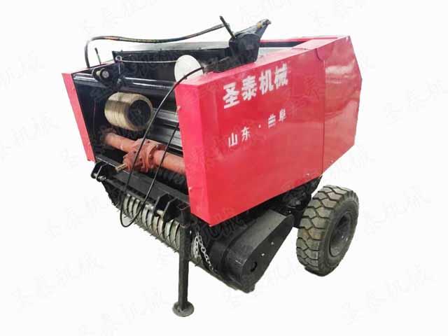 牧草收割打捆機運（yùn）作效率高（gāo），使用方便簡單而且不受地域的限製