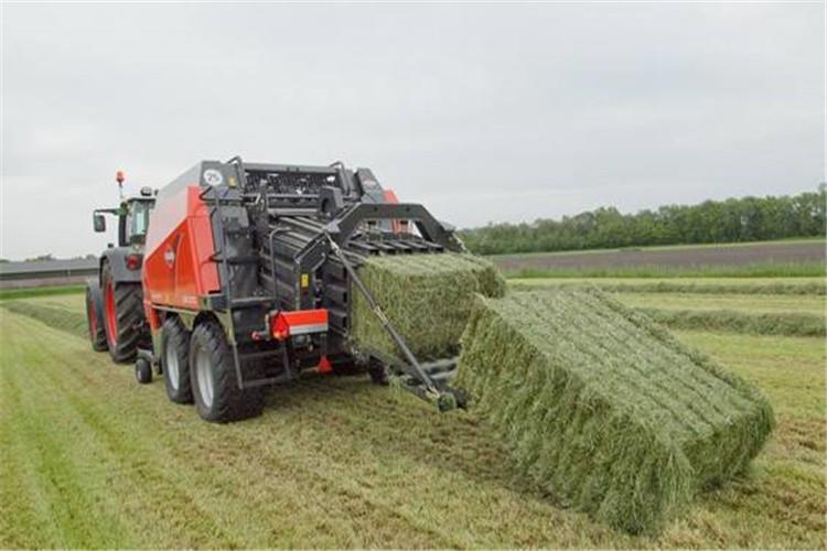 清（qīng）理時注意不要用（yòng）水清（qīng）理打捆機，清理過後所剩的殘餘經水浸泡會變成（chéng）加速生鏽和腐蝕損壞的源（yuán）頭