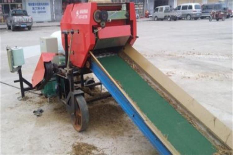 青貯打捆機久放受酸、堿、鹽的水溶液以及氧、潮濕空氣等介質的作用，使金屬表麵產生電化學腐（fǔ）蝕，導致金屬逐漸腐蝕