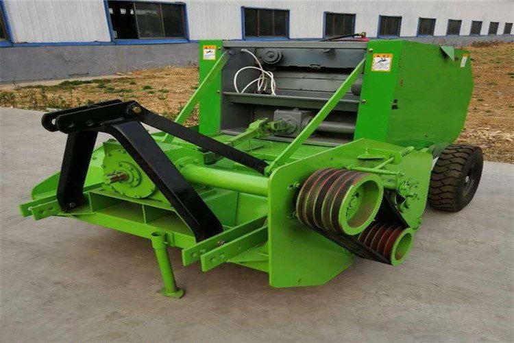 草捆達到設定要求、繞繩機構開始工作時，要（yào）立即使車停止前進，同時控製油門保持不變，讓動力輸出軸繼續轉動