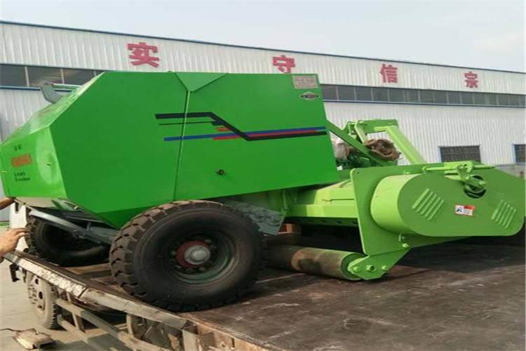 當秸稈打捆（kǔn）機進滿秸稈後，報警器沒報警，秸稈（gǎn）就會堆堵在入口處，此時若繼續行走，就會造成保護螺絲扭斷