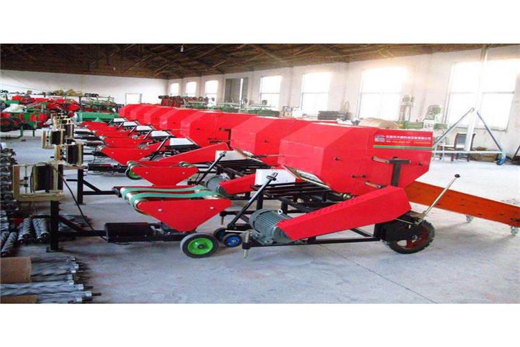 當青貯打捆機吃滿麥節後，報警器沒報警，麥節就會堆堵在入口處，此時若繼續行走，就會造成保護螺絲的扭斷