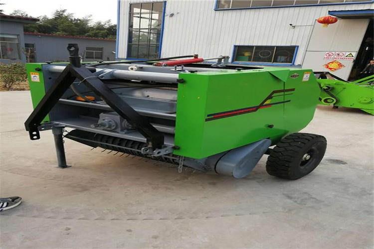 因為各種零部件的清潔對（duì）於秸稈打捆機日後的工（gōng）作來說是非常有好（hǎo）處的，而不同的汙物要用（yòng）不同的處理方法